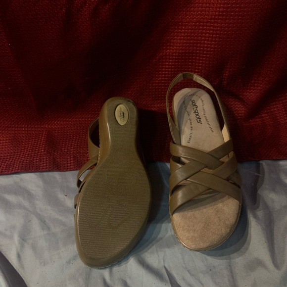 SoftSpots Sandal Tan - Picture 2 of 3
